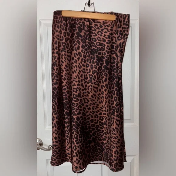 Leopard Print Satin Skirt XL - Picture 2 of 3